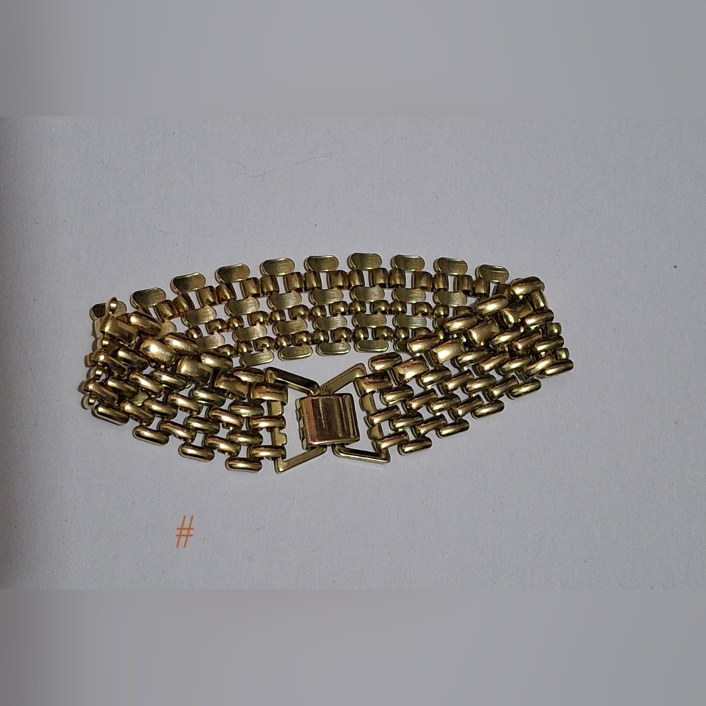 Elegant Gold Bracelet